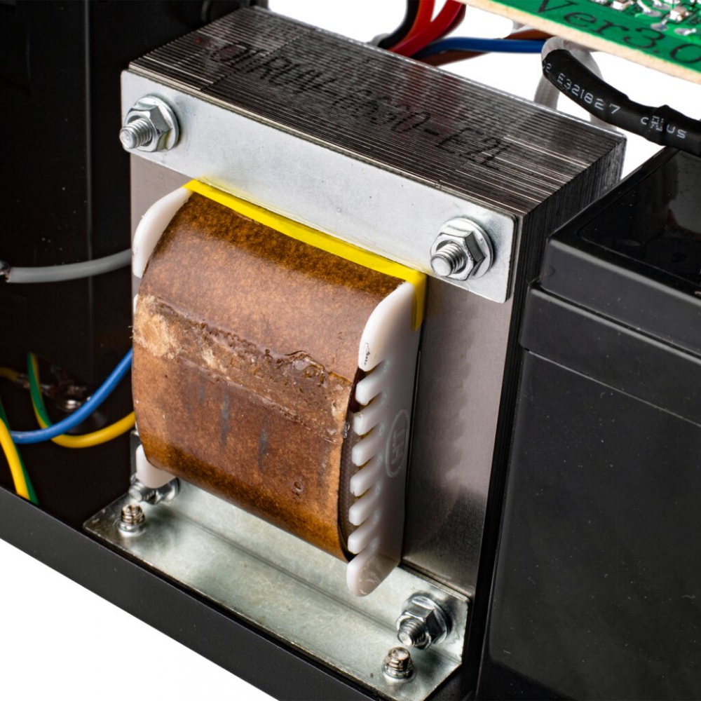 ИБП LogicPower LP U650VA (390Вт)