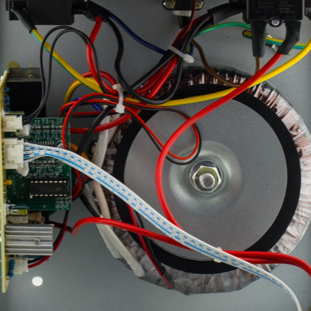 Стабилизатор напряжения LogicPower LP-W-3500RD (2100Вт/7 ступ)