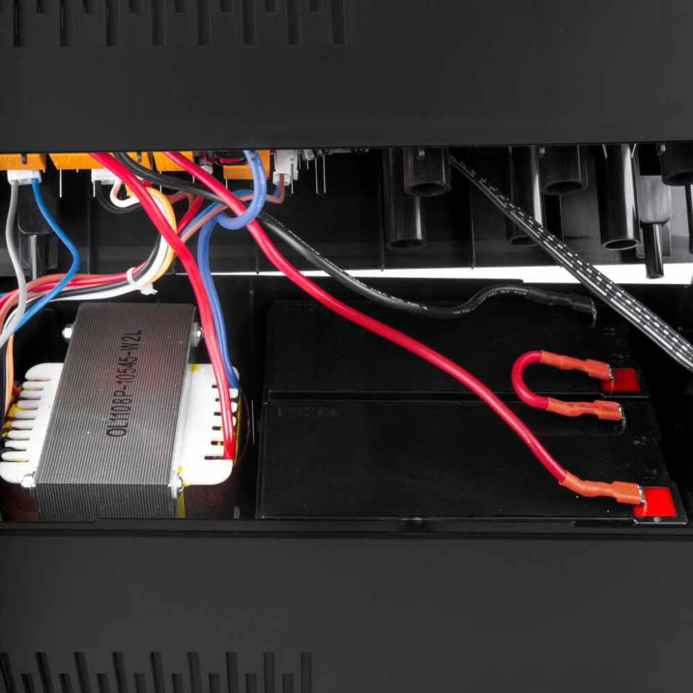 ИБП LogicPower LPM-1100VA-P (770Вт)