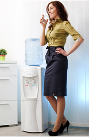 Напольный кулер для воды. Пример монтажа в офисе.